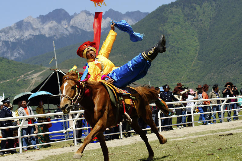 The Horse Racing Festival of Tibetan Minority in Shangrila Diqing